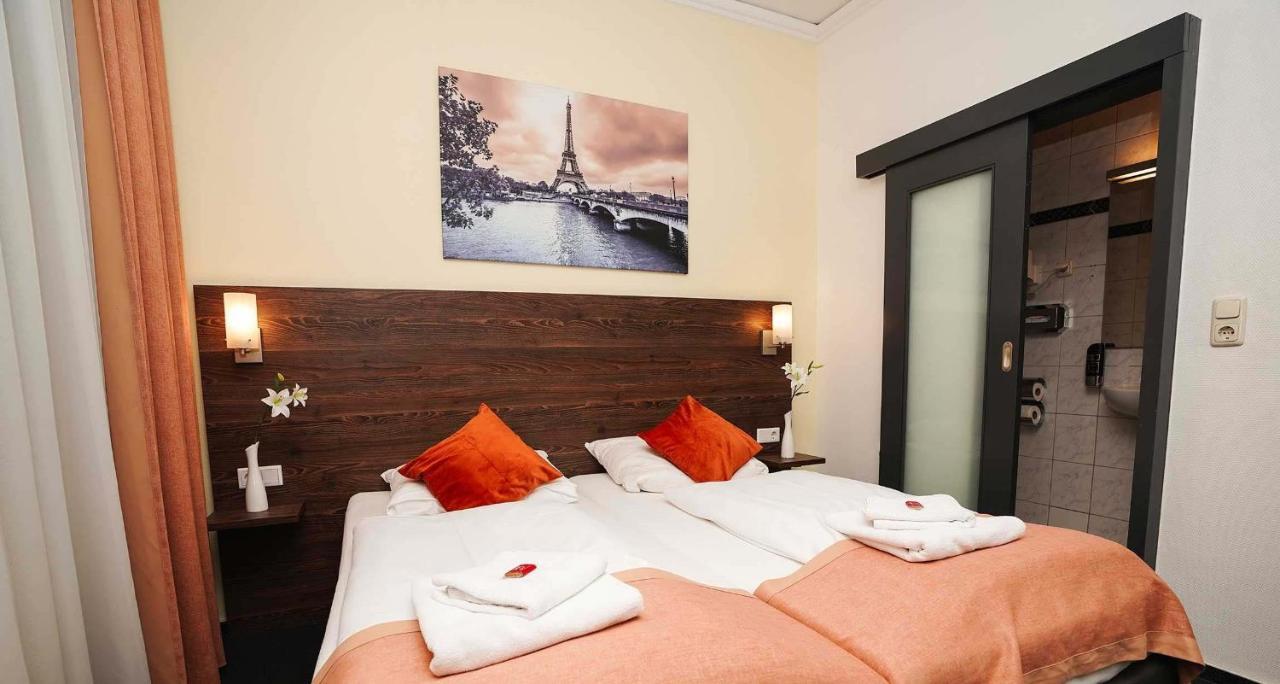Hotel Little Paris Francoforte sul Meno Esterno foto