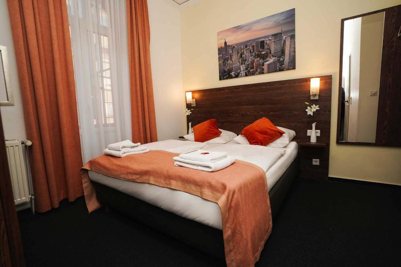 Hotel Little Paris Francoforte sul Meno Esterno foto
