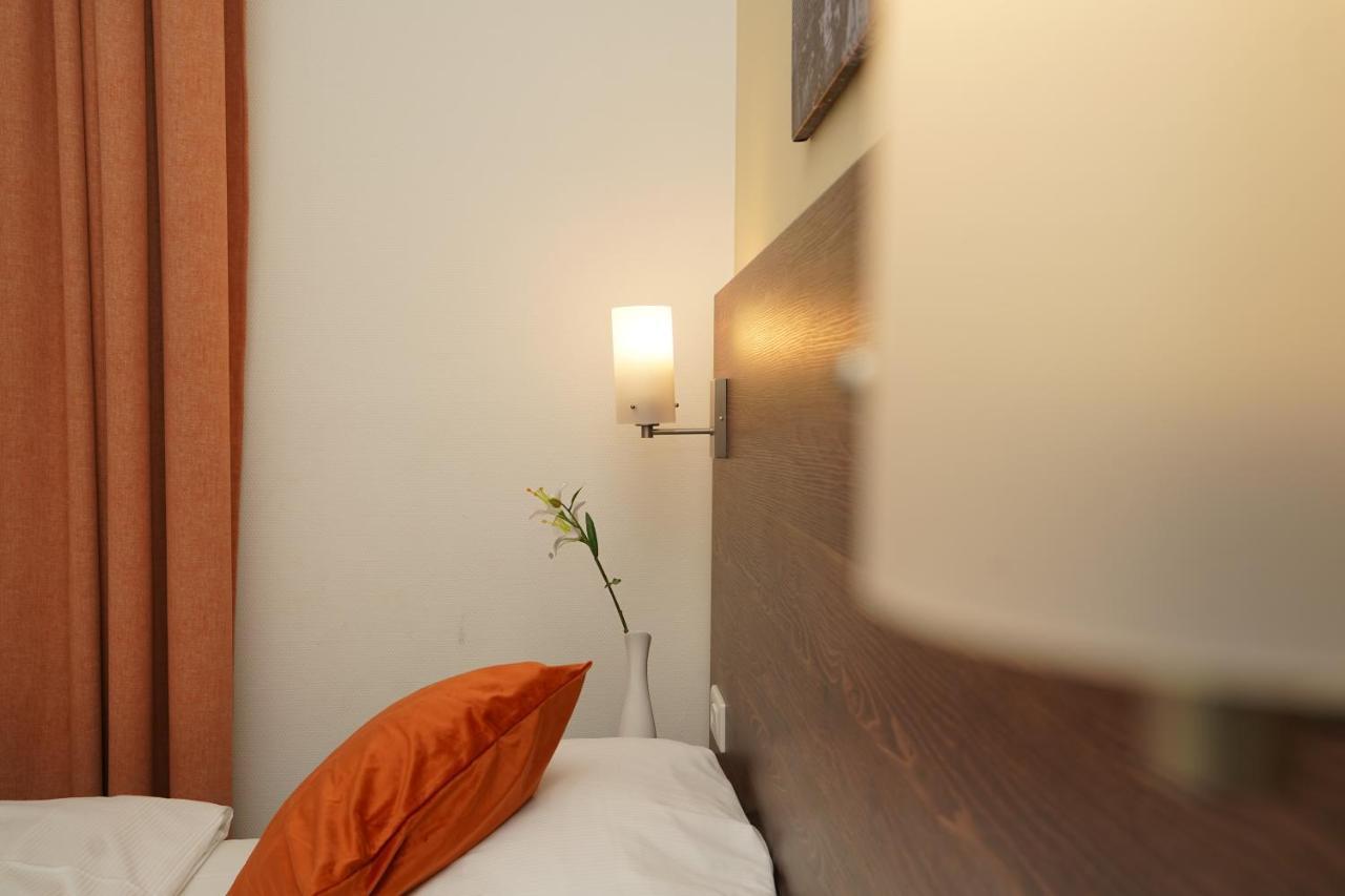 Hotel Little Paris Francoforte sul Meno Esterno foto